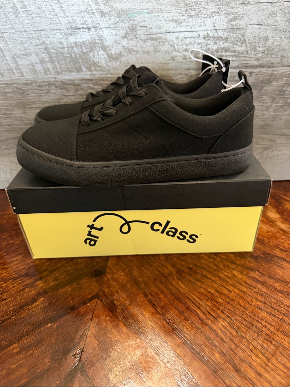 NWT Kids Size 2 Black Art Class Garrett Tie Up Sneakers